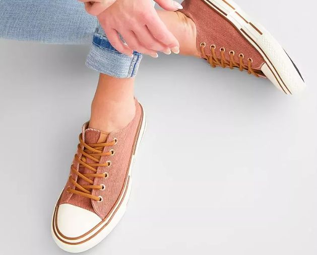 VERY G WOMEN&#39;S DRIANA RUST SNEAKER