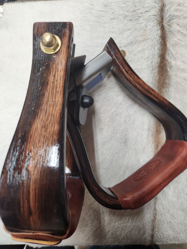 NETTLES 2&quot; FLATBOTTOM STIRRUPS WITH LEVELER