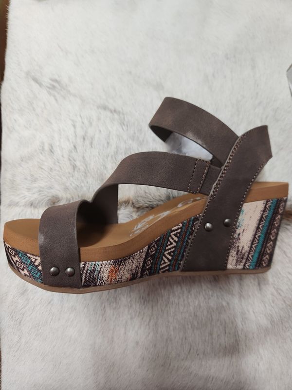VERY G GIAVANNA WOMEN&#39;S BROWN W/AZTEC WEDGE SANDAL