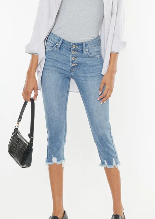 KANCAN BIXBY MID RISE CAPRI MEDIUM WASH
