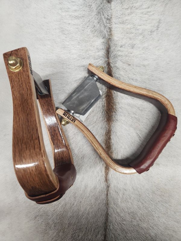 NETTLES 1.5" FLATBOTTOM STIRRUPS  WITH LEVELER