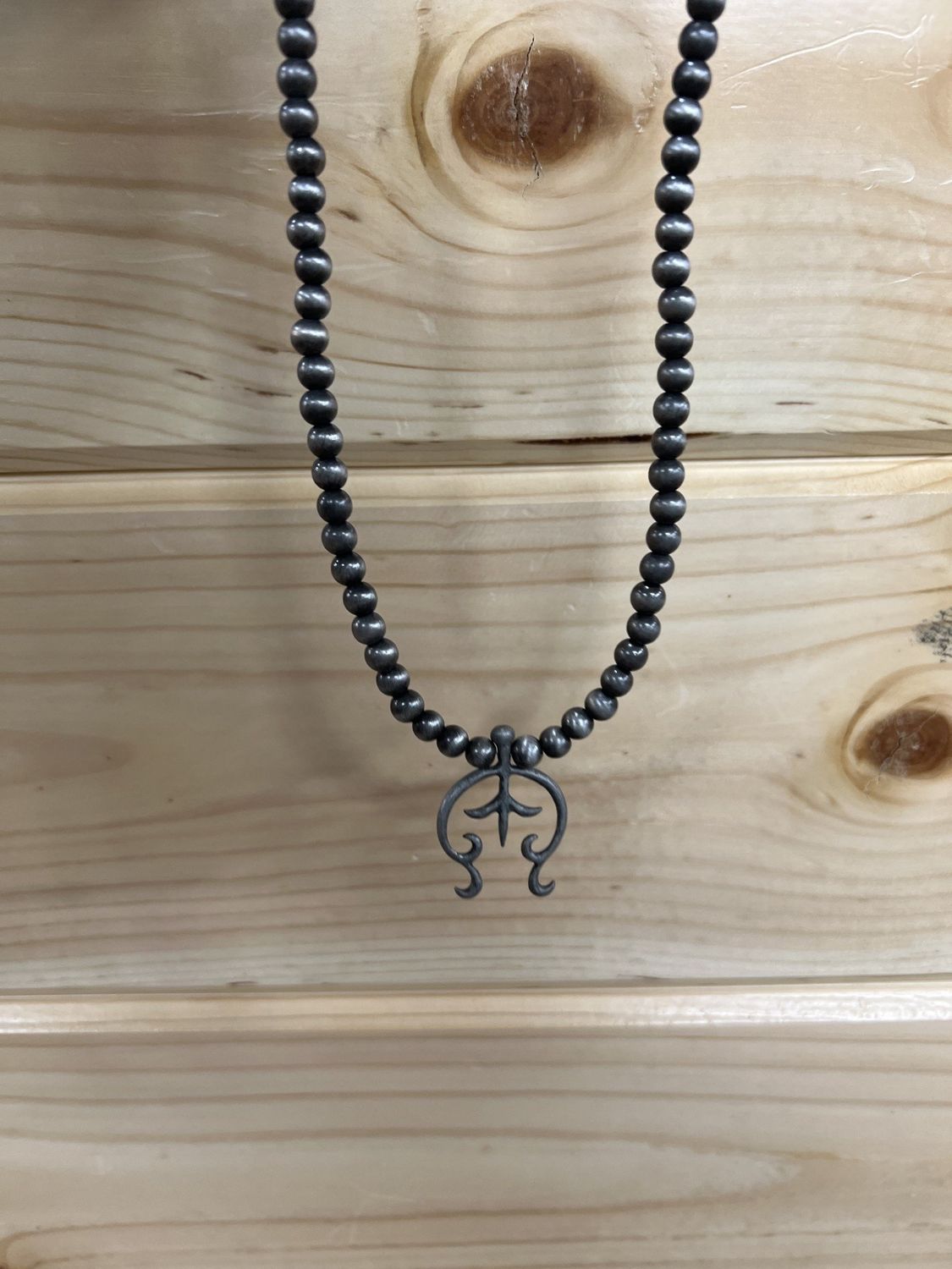 CROOKED FENCE SHORT SILVER BEAD PENDANT NECKLACE
