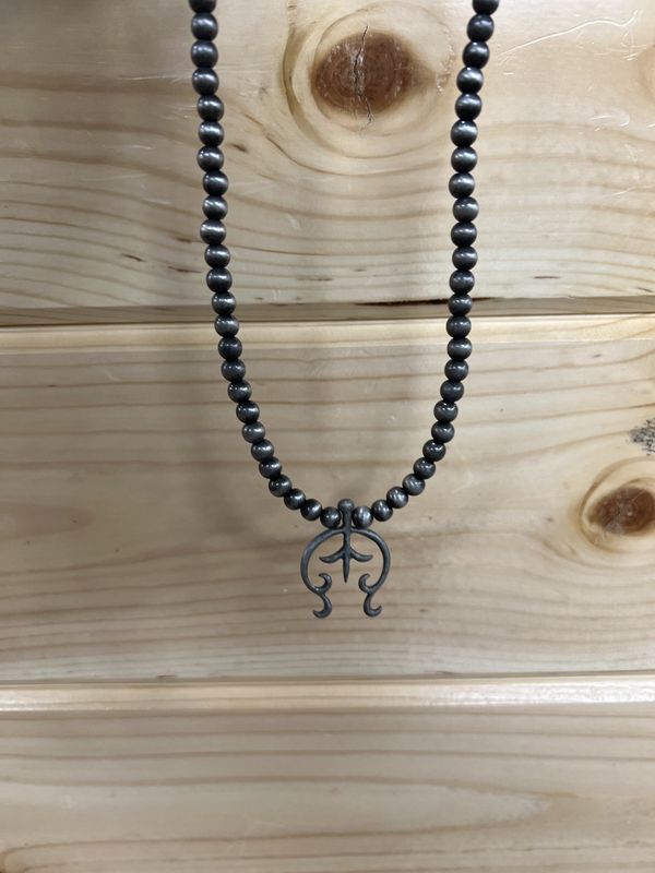 CROOKED FENCE SHORT SILVER BEAD PENDANT NECKLACE