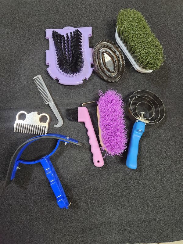 REINSMAN ECO GROOMING KIT 9 PC. W/BAG