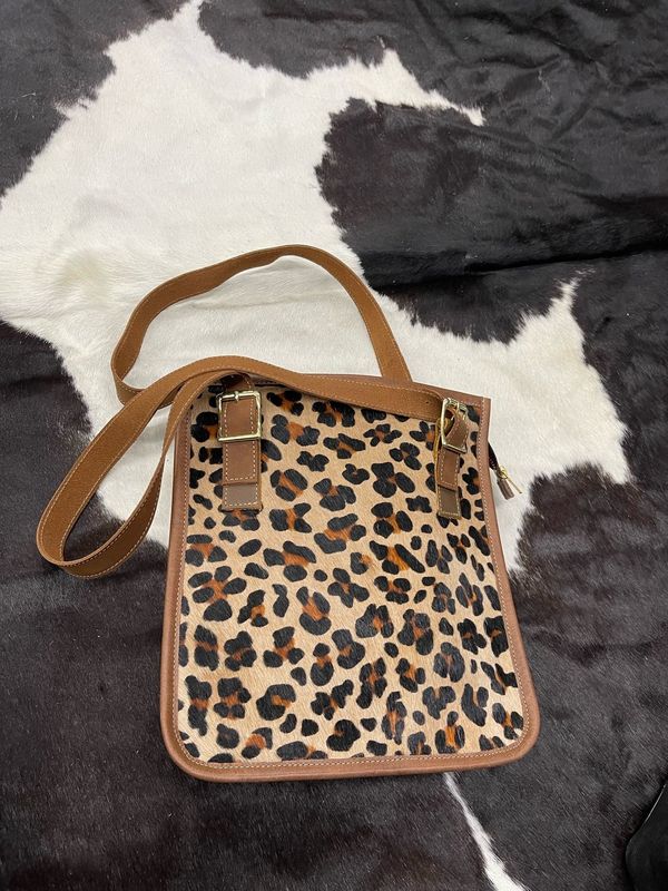 COWHIDE FUR CHEETAH PRINT OVER THE SHOULDER PURSE