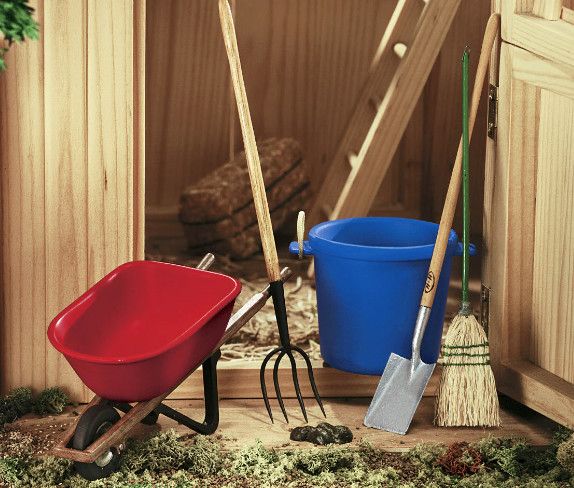 BREYER STABLE CLEANING SET