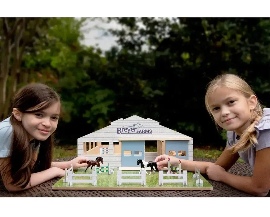 BREYER FARMS DELUXE ARENA STABLE