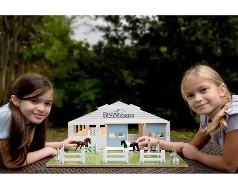 BREYER FARMS DELUXE ARENA STABLE