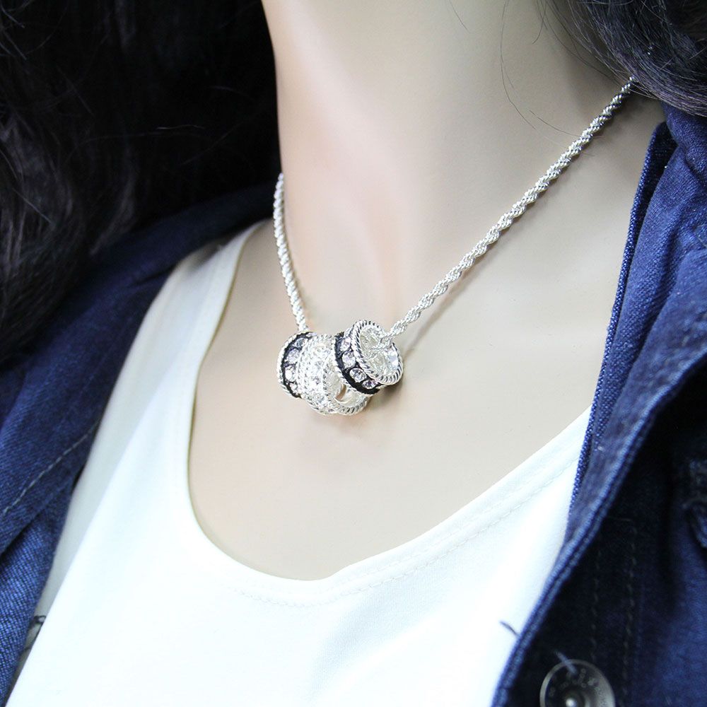 CRYSTAL SHINE THREE RING NECKLACE