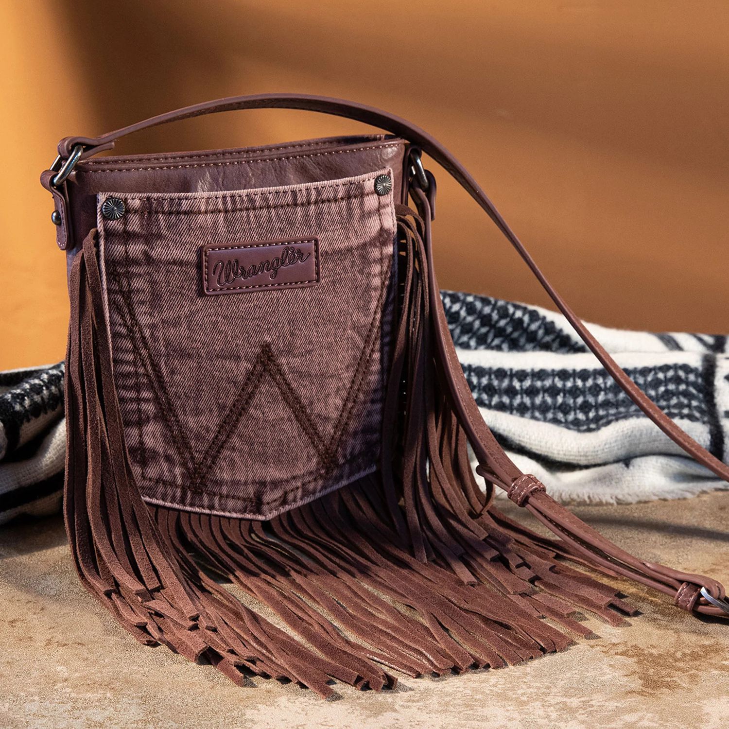 WRANGLER FRINGE JEAN DENIM POCKET CROSSBODY, Color: LIGHT COFFEE