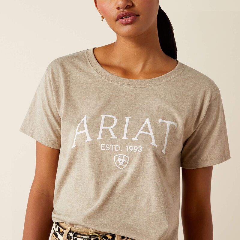 ARIAT SERIF LOGO BOXY T-SHIRT
