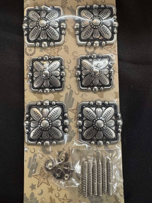 SILVER DAISY CONCHO
