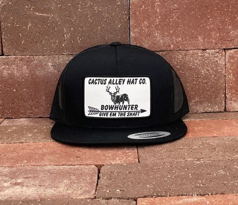 &quot;BOWHUNTER&quot; MESH SNAPBACK CAP