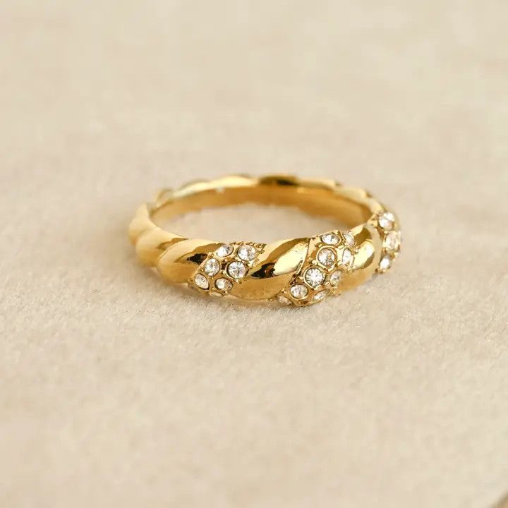 GOLD STACKER DIAMOND TWISTER RING