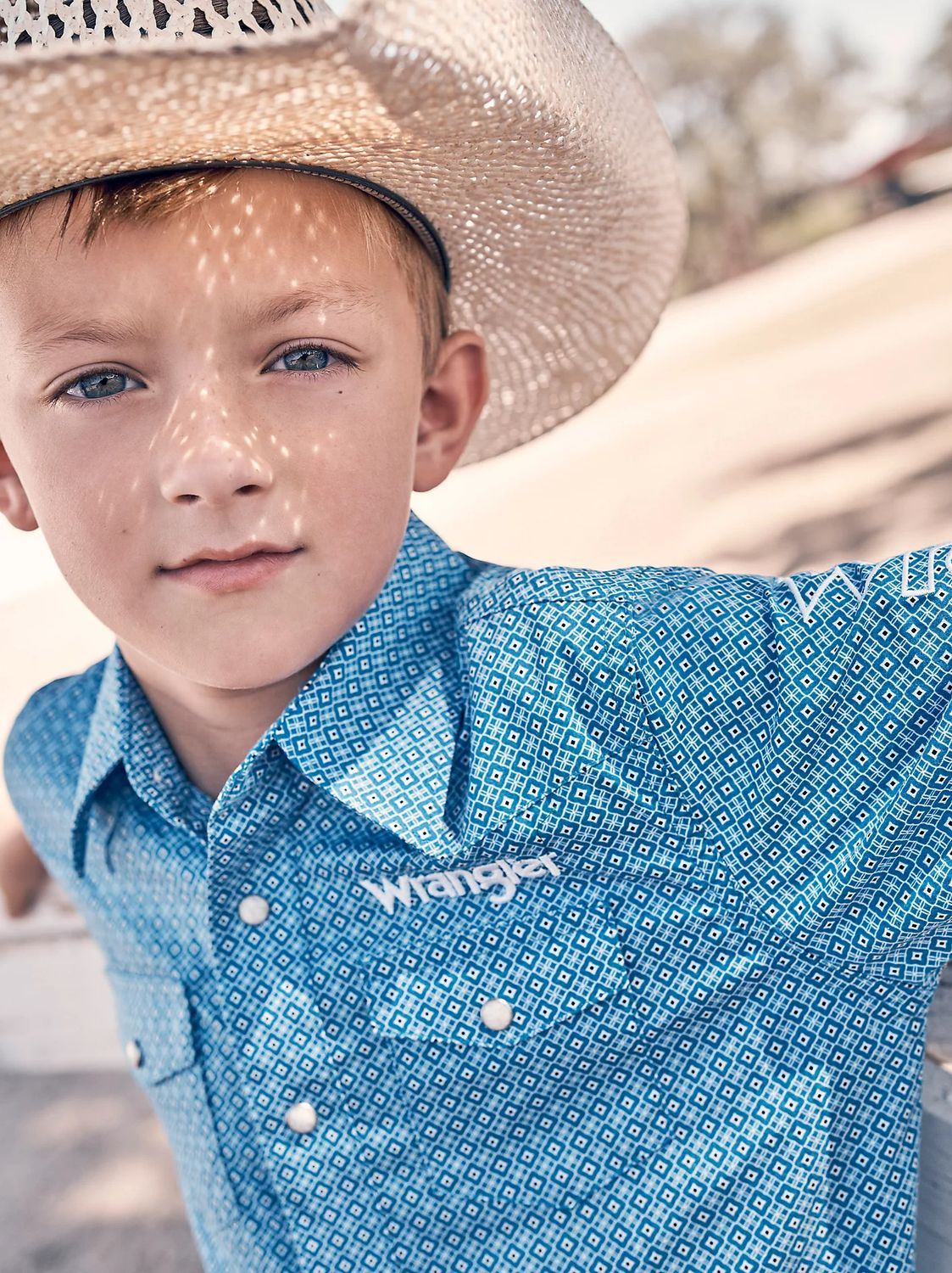 WRANGLER® LOGO LONG SLEEVE WESTERN SNAP SHIRT