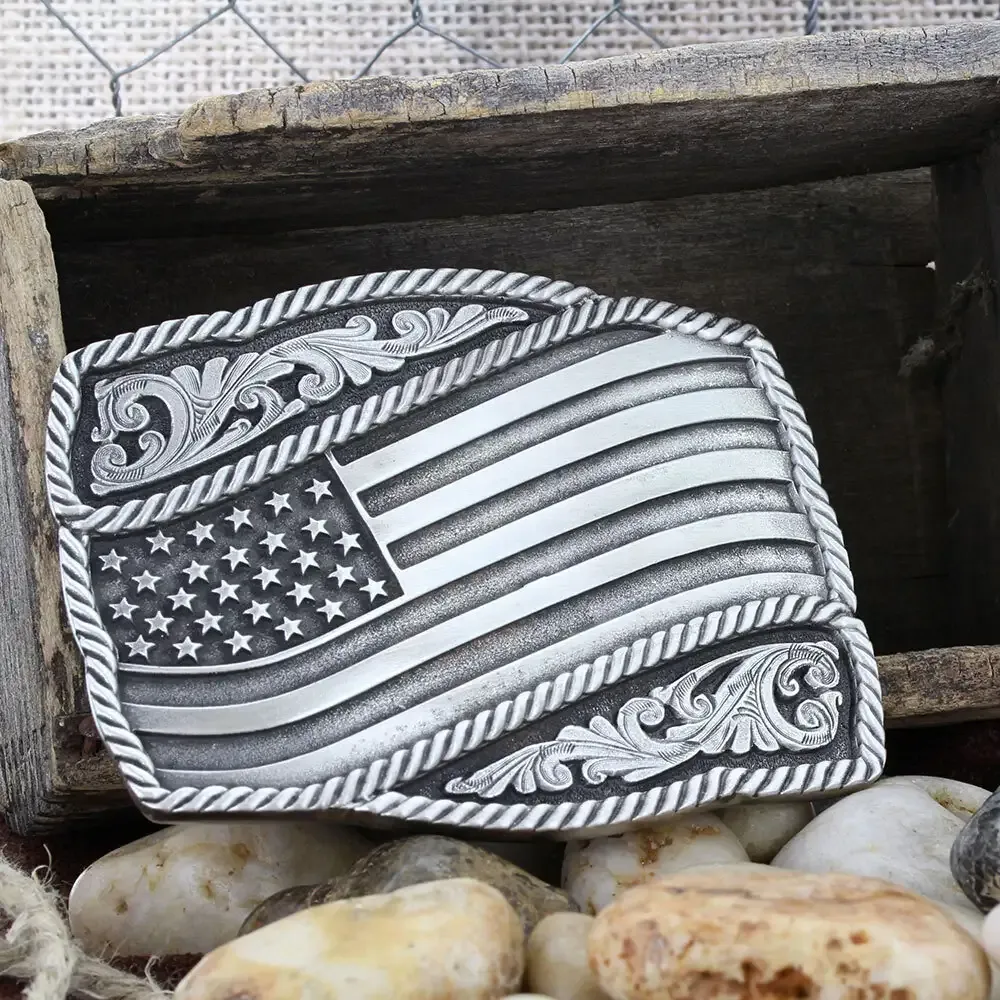 CLASSIC IMPRESSIONS WAVING AMERICAN FLAG BUCKLE