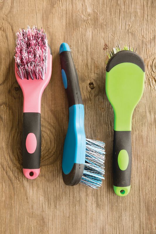 TAIL TAMER SOFT TOUCH BUCKET BRUSH