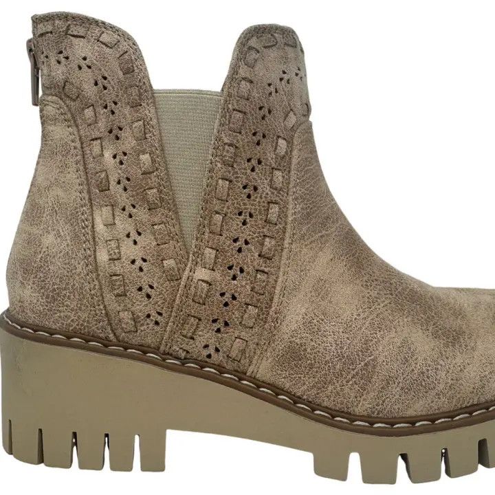 VERY G ARYANA BOOTIE