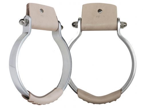 SHOWMAN ALUMINUM OXBOW STIRRUPS WITH LEATHER COVERED TREAD