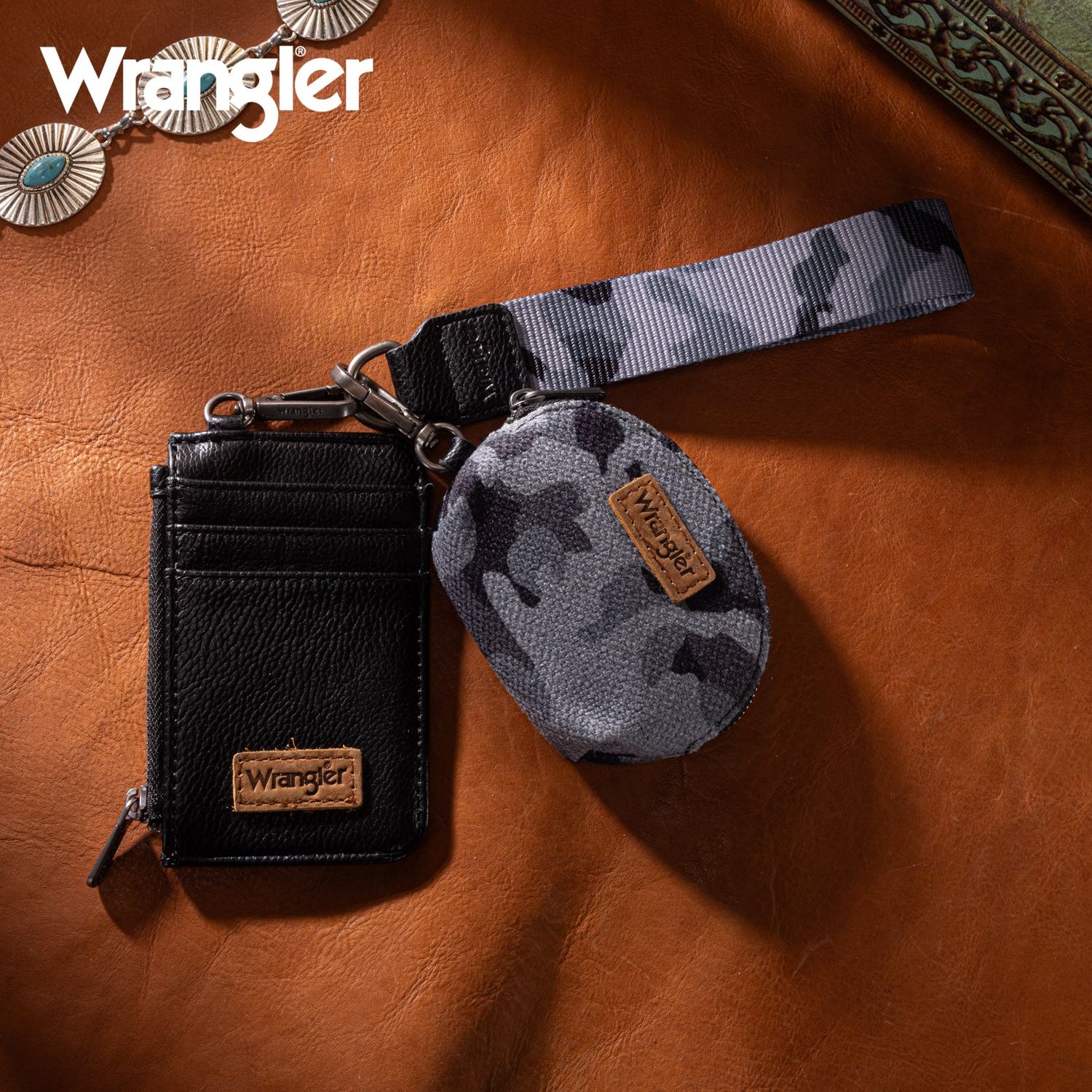 WRANGLER CAMO DUAL POUCH WRISTLET