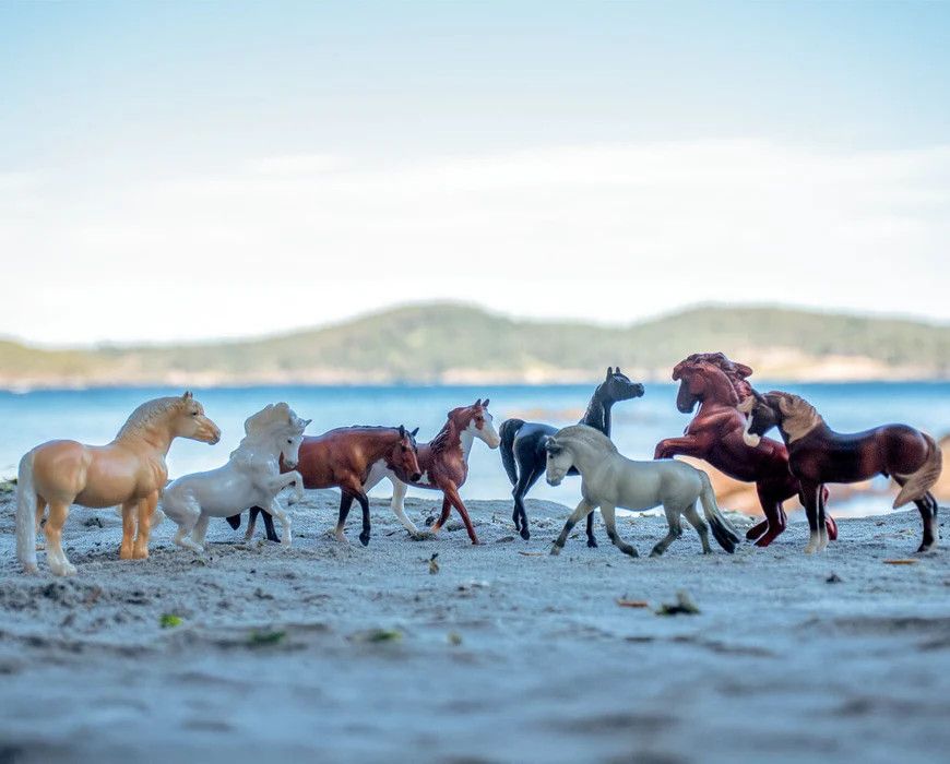 BREYER DELUXE HORSE COLLECTION