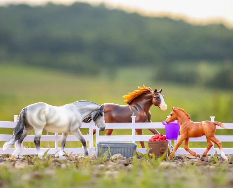 BREYER PLAYFUL PONY FAMILY