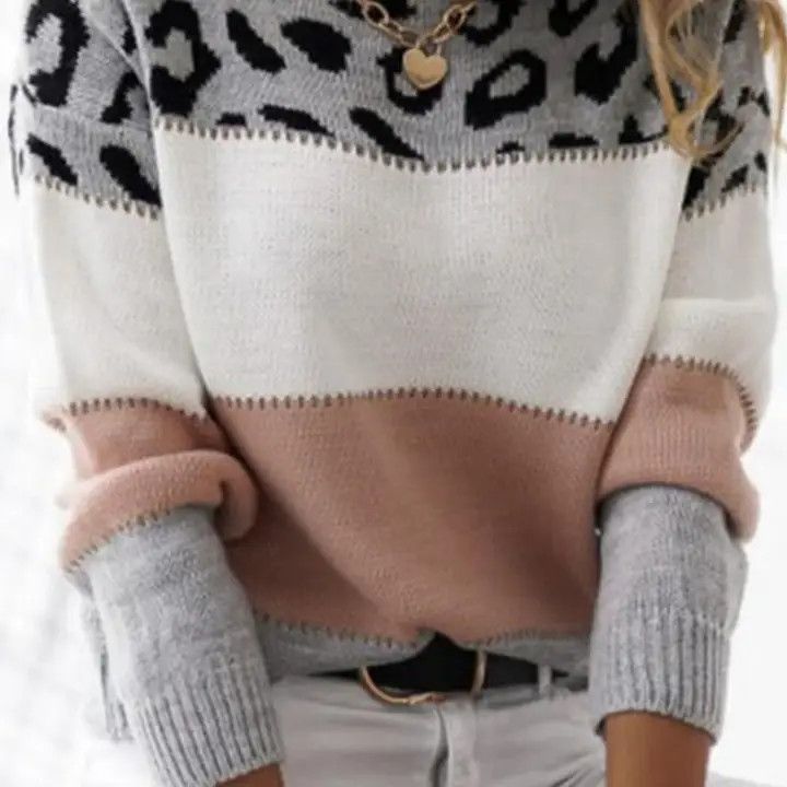 COLOR-MATCHING LEOPARD CREW NECK SWEATER