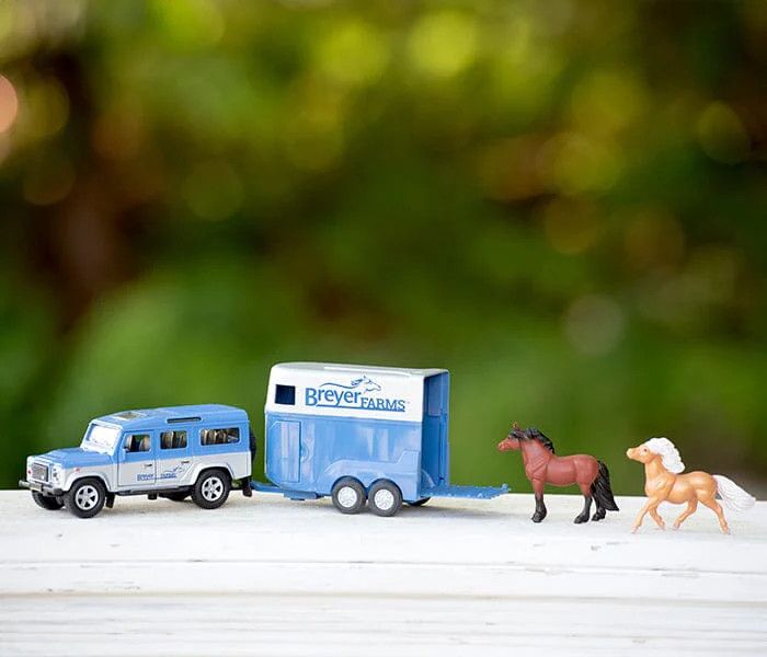 BREYER FARMS LAND ROVER AND TAG-A-LONG HORSE TRAILER