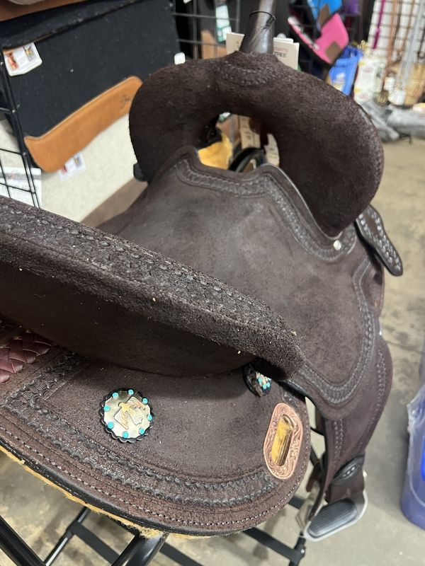 15" Circle Y Windsor Barrel Saddle - Wide Fit