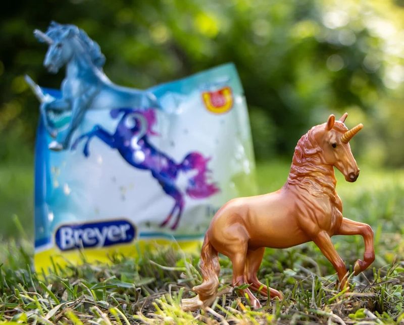 BREYER MYSTERY UNICORN SURPRISE SERIES 3: FIRE &amp; ICE