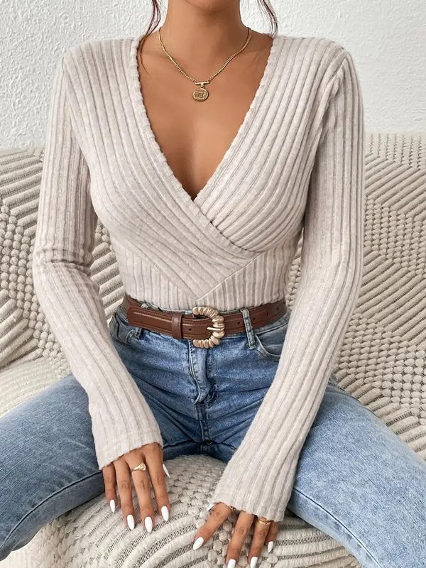SLIM V-NECK LONG SLEEVED TOP