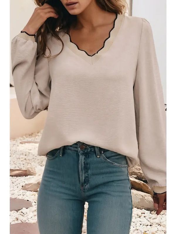 SCALLOP V NECK BLOUSE