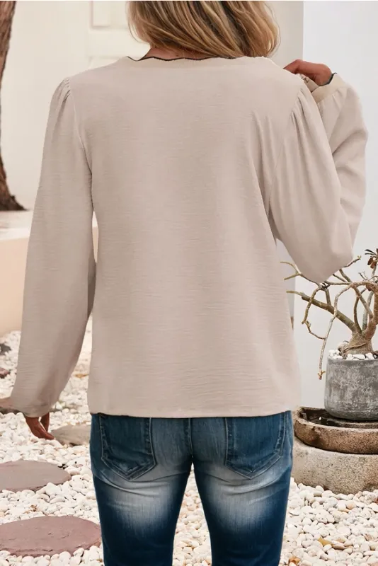 SCALLOP V NECK BLOUSE