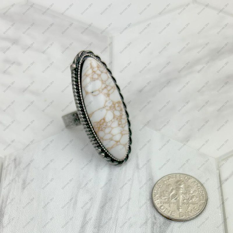 WHITE OVAL STONE RING