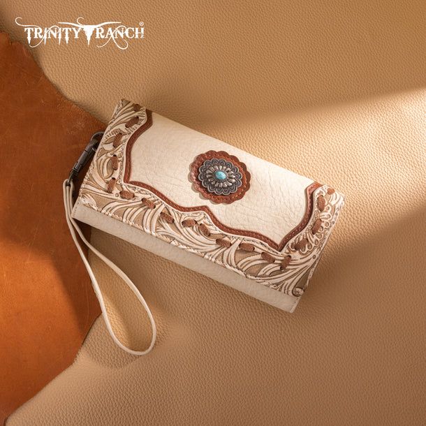 TRINITY RANCH CONCHO WALLET, Color: TAN