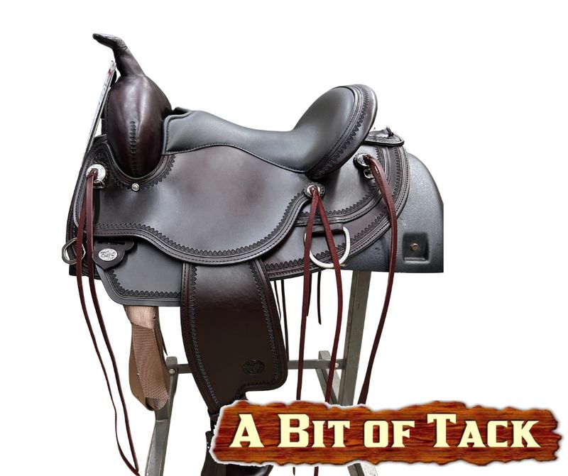 15" Omaha Flex2® Trail Saddle - Wide Fit (FQHB)