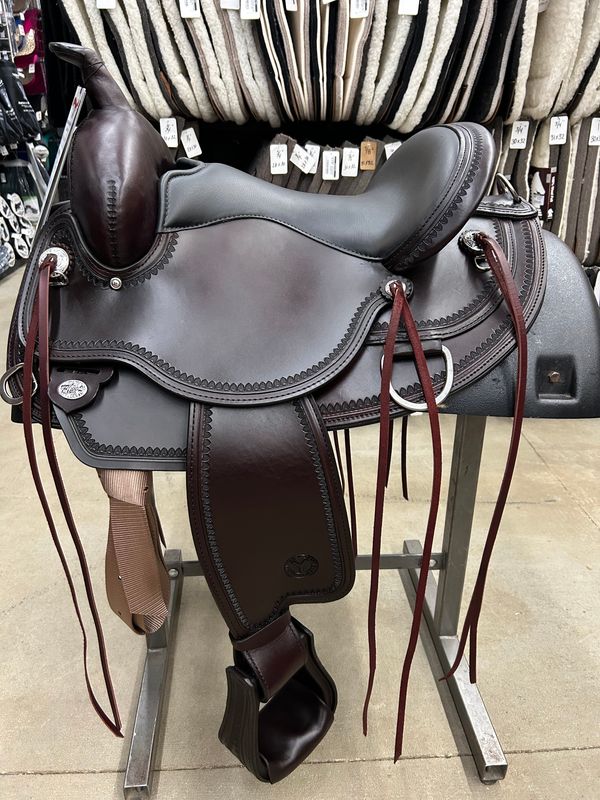 15" Omaha Flex2® Trail Saddle - Wide Fit (FQHB)