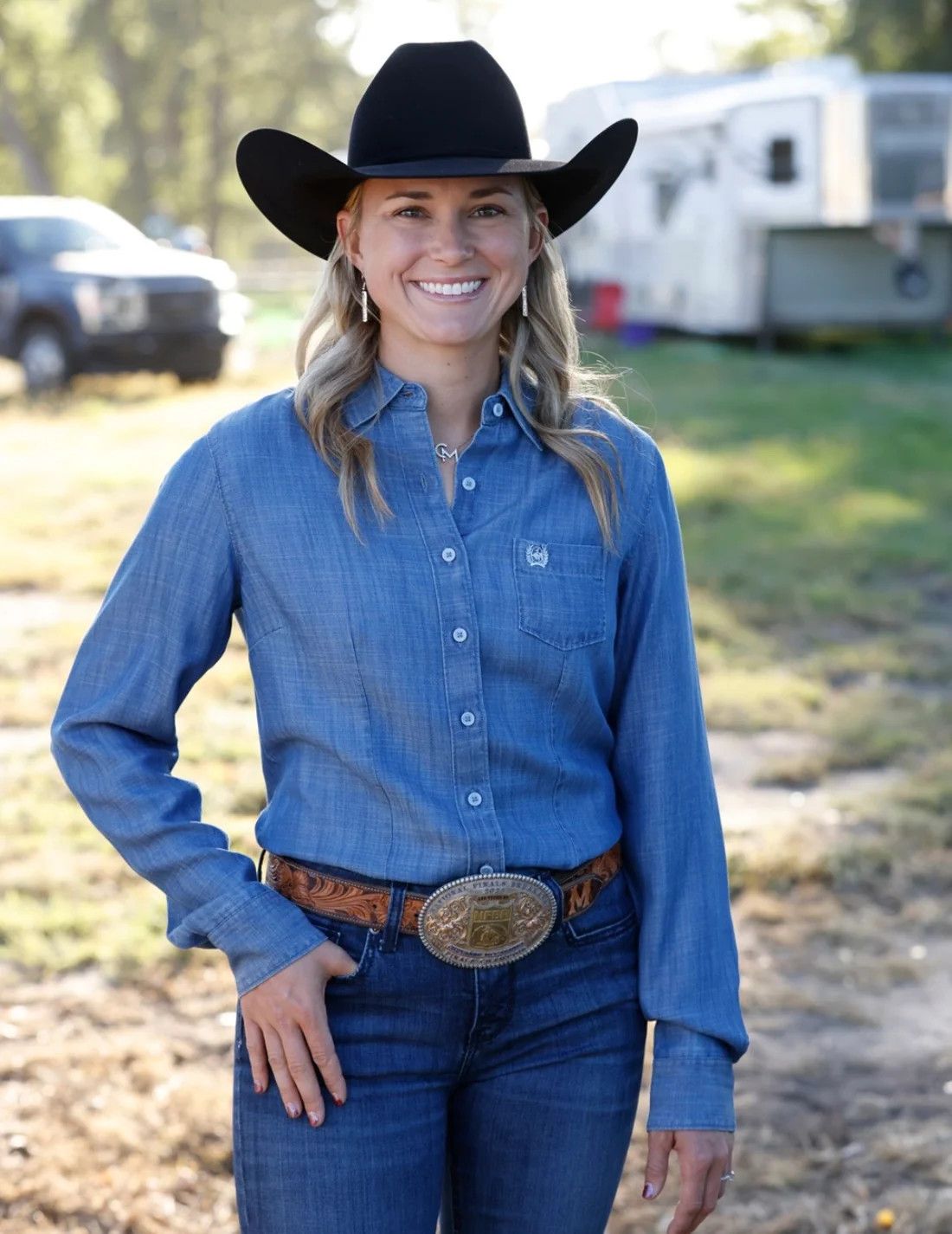 CINCH CHAMBRAY BUTTON DOWN SHIRT