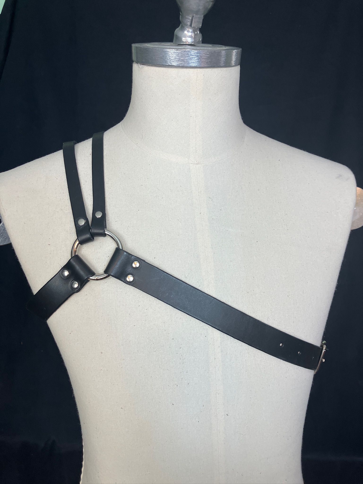 Double-cross harness  in chestnut brown, displayed on mannequin