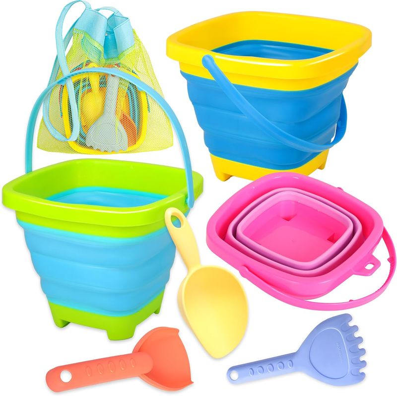 Beach bucket with accessories