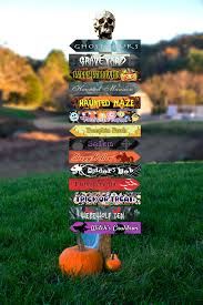 Halloween arrow sign