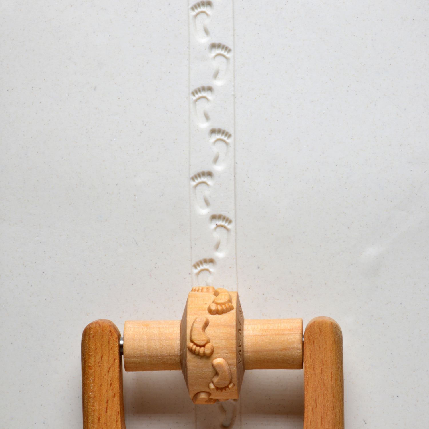 SMALL HANDLE ROLLER - FOOTPRINTS