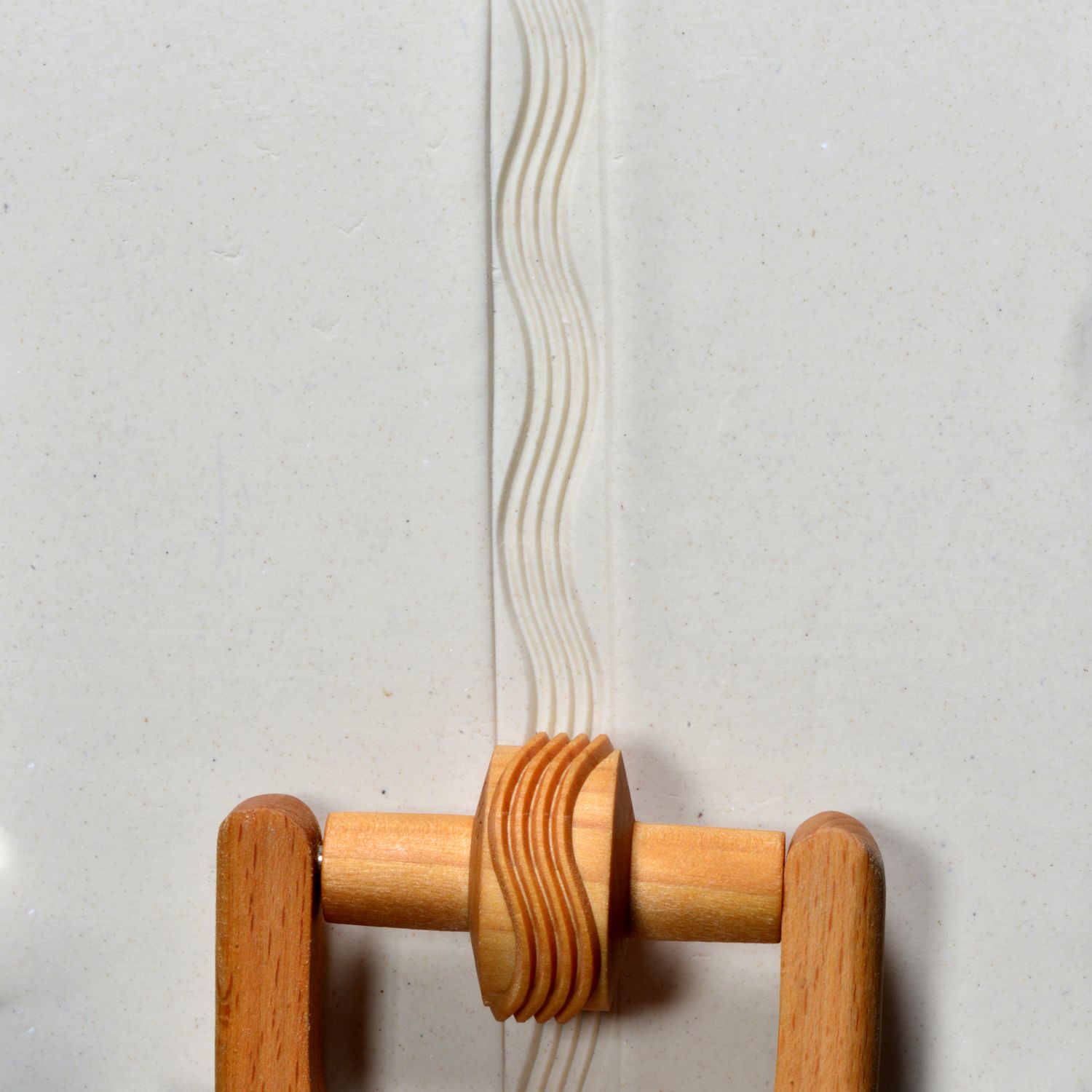 SMALL HANDLE ROLLER - WAVY LINES