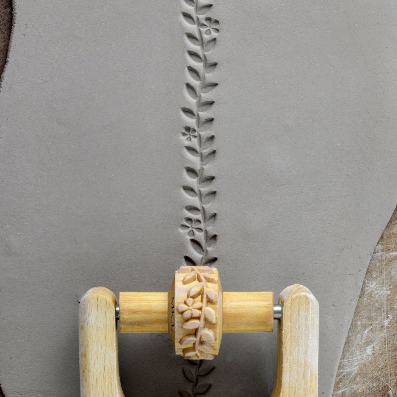 SMALL HANDLE ROLLER - FLOWERS AND VINES