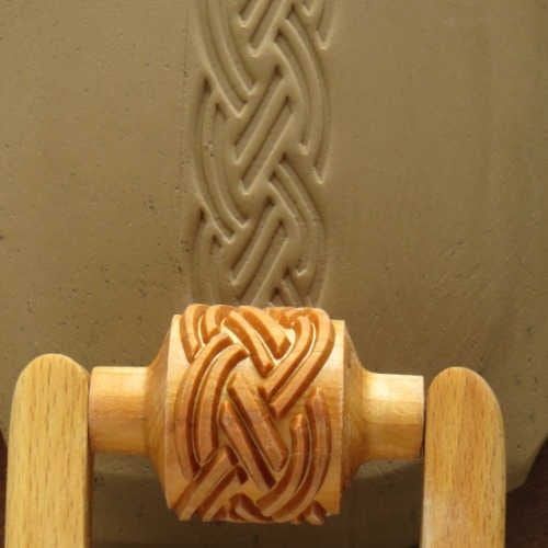 MEDIUM HANDLE ROLLER - BRAID