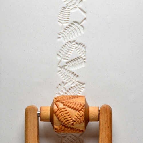 MEDIUM HANDLE ROLLER - FERN LEAVES