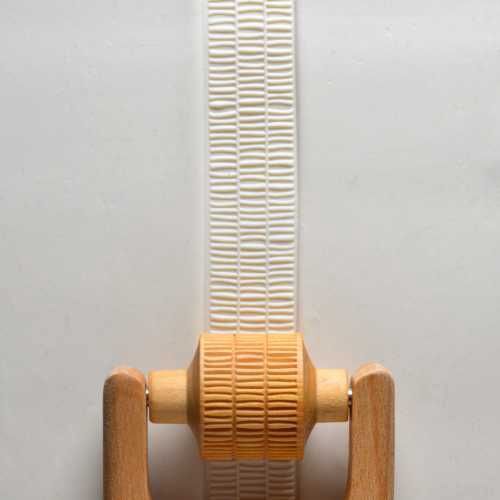 MEDIUM HANDLE ROLLER - LAYERED LINES