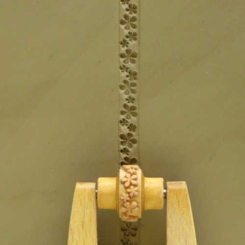 MINI ROLLER 5 MM - EMBOSSED FLOWER PATTERN