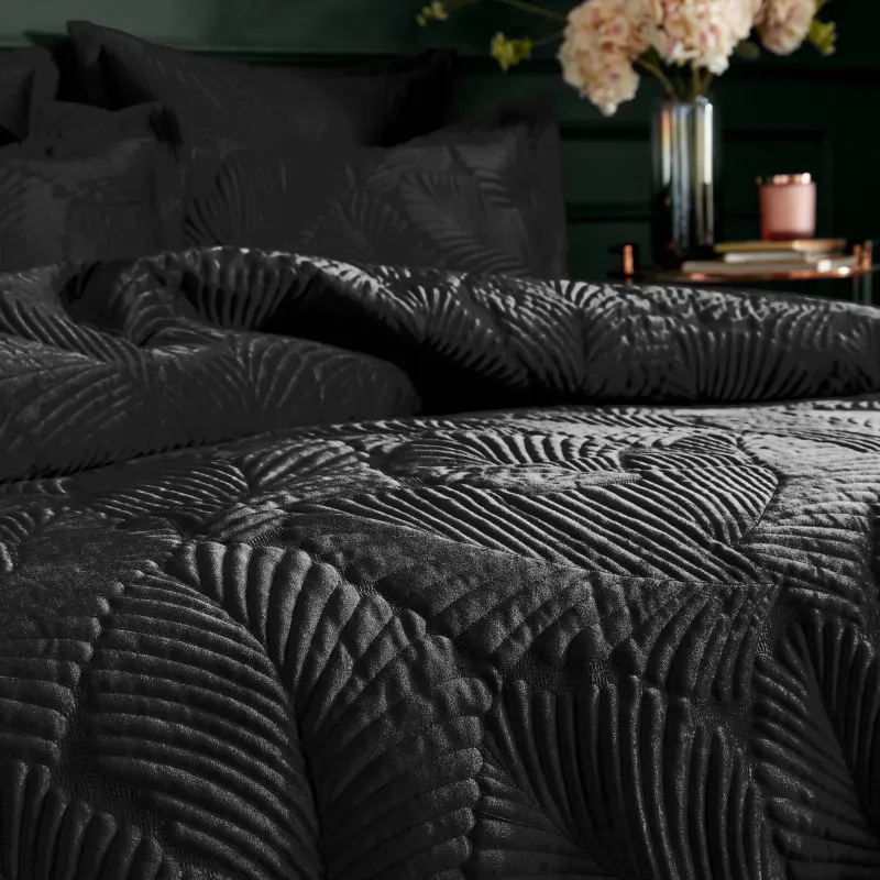 Palmeria Quilted Velvet Duvet Cover Set Black