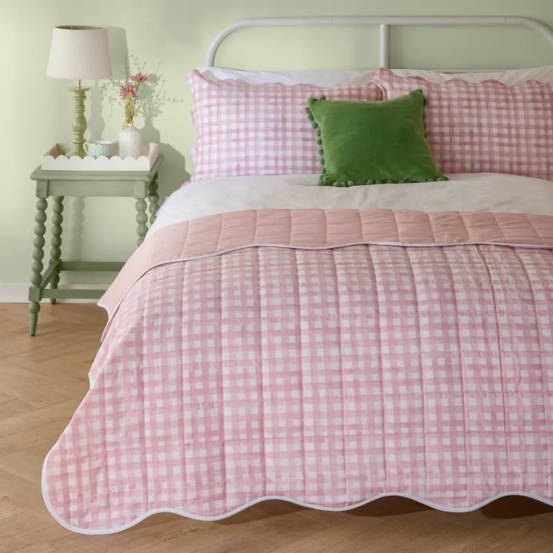 Scallop Quilted Bedspread Pink